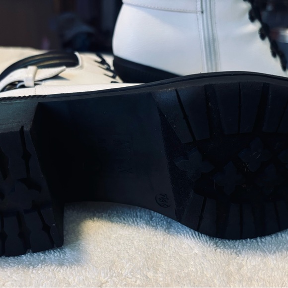 BRAND NEW Ankle Boots By MIX NO. 6 - Size 7.5 M - Heel 3 Inches - Box 51 - Picture 9 of 9